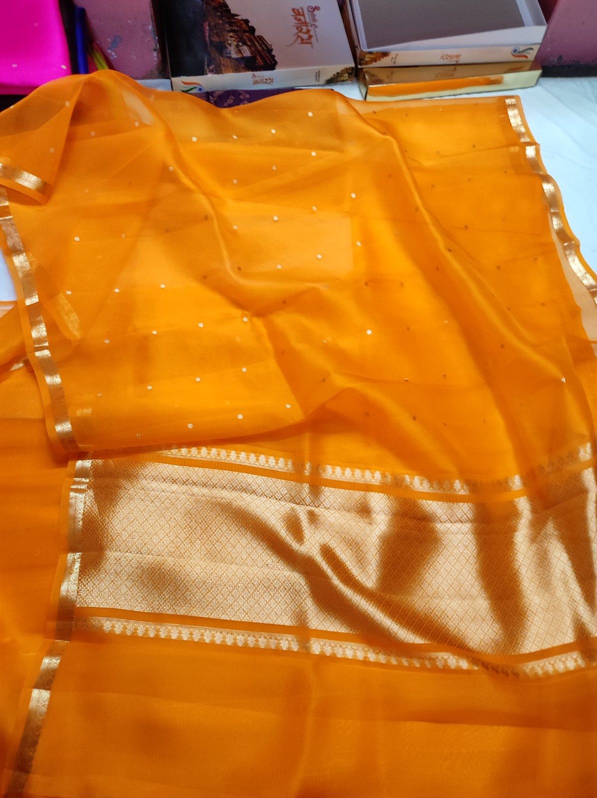 Banarasi Pure Kora Handloom Saree – Allover Small Buti Kaduwa & Interlocked Zari Weaving