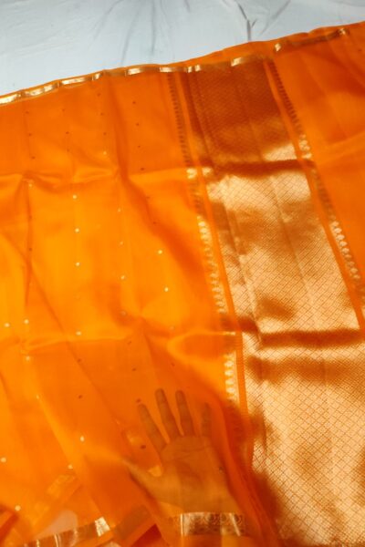 Banarasi Pure Kora Handloom Saree – Allover Small Buti Kaduwa & Interlocked Zari Weaving