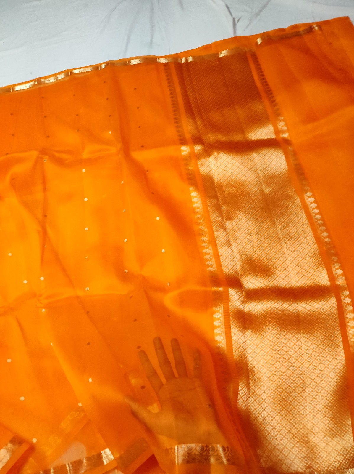 Banarasi Pure Kora Handloom Saree – Allover Small Buti Kaduwa & Interlocked Zari Weaving