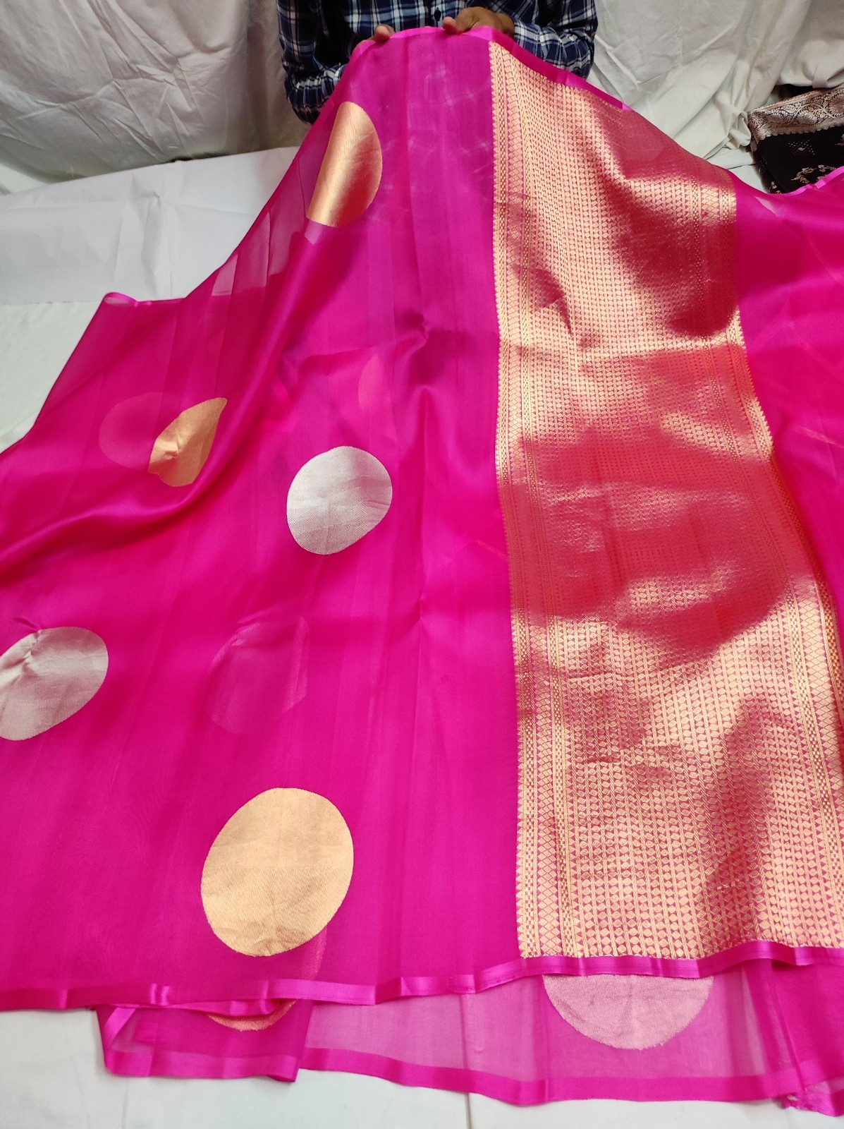 Premium Banarasi Pure Kora Handloom Saree with Large Gold Zari Buti & Rich Brocade Pallu