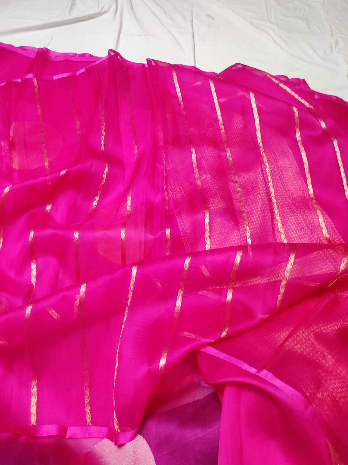 Premium Banarasi Pure Kora Handloom Saree with Large Gold Zari Buti & Rich Brocade Pallu