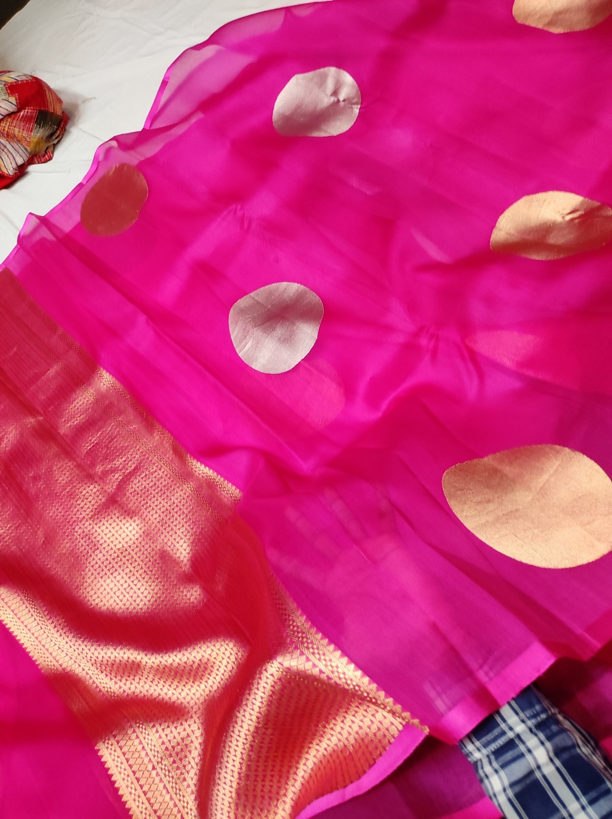 Premium Banarasi Pure Kora Handloom Saree with Large Gold Zari Buti & Rich Brocade Pallu