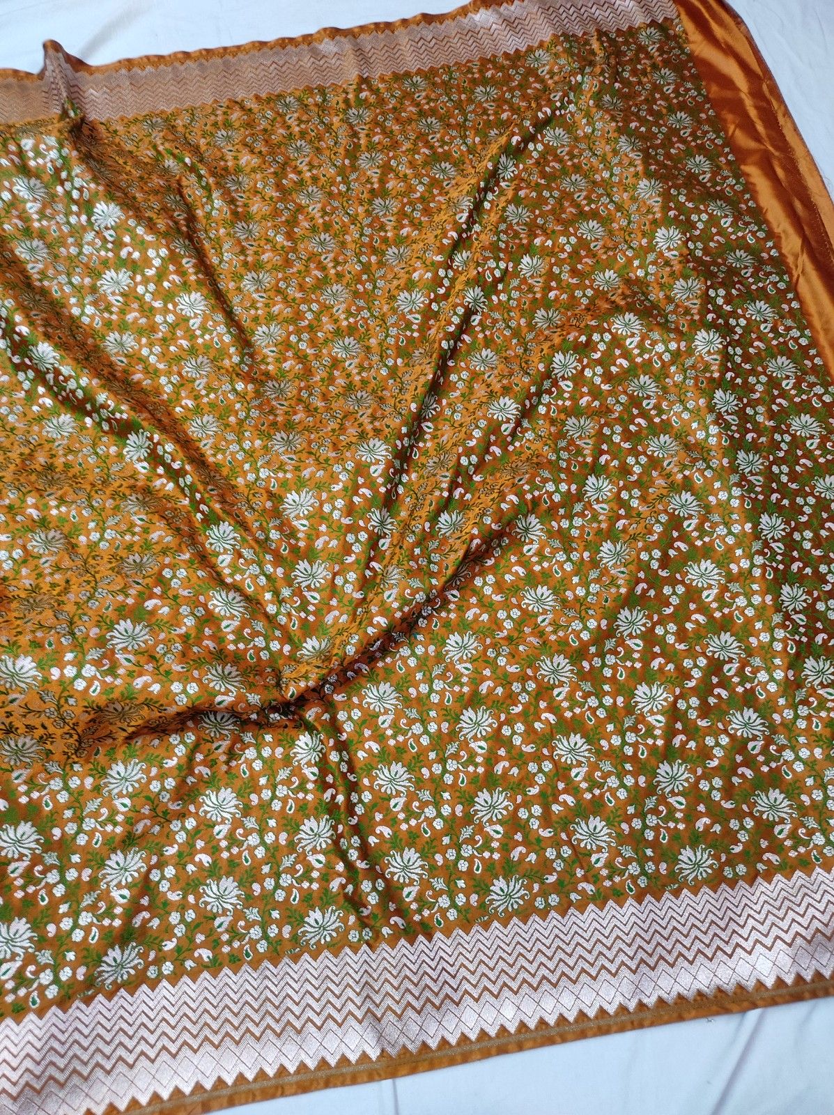 Banarasi Mashru Silk Saree with Heavy Meena Pallu & Plain Body | Premium Wedding Banarasi Saree