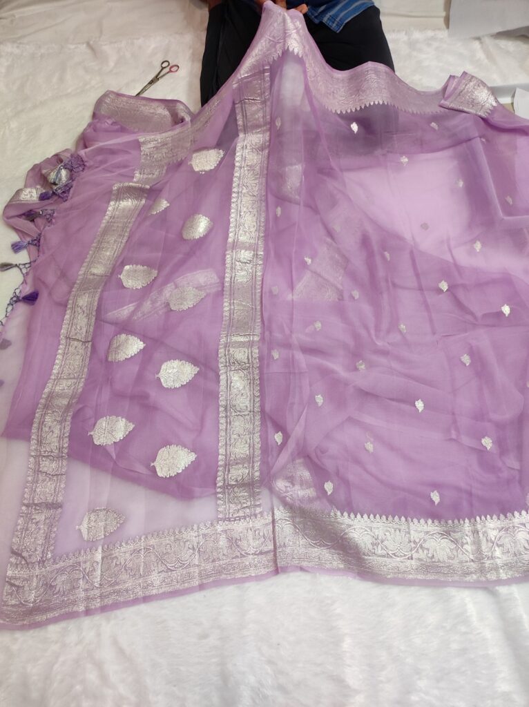 Banarasi Pure Khaddi Chiffon Kaduwa Handloom Saree | Lavender Silver Zari