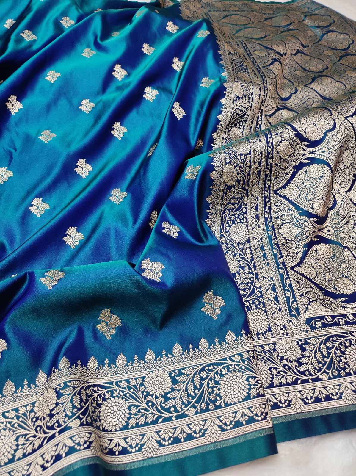 Banarasi Mashru Silk Dual-Tone Blue Teal Saree with Zari Border