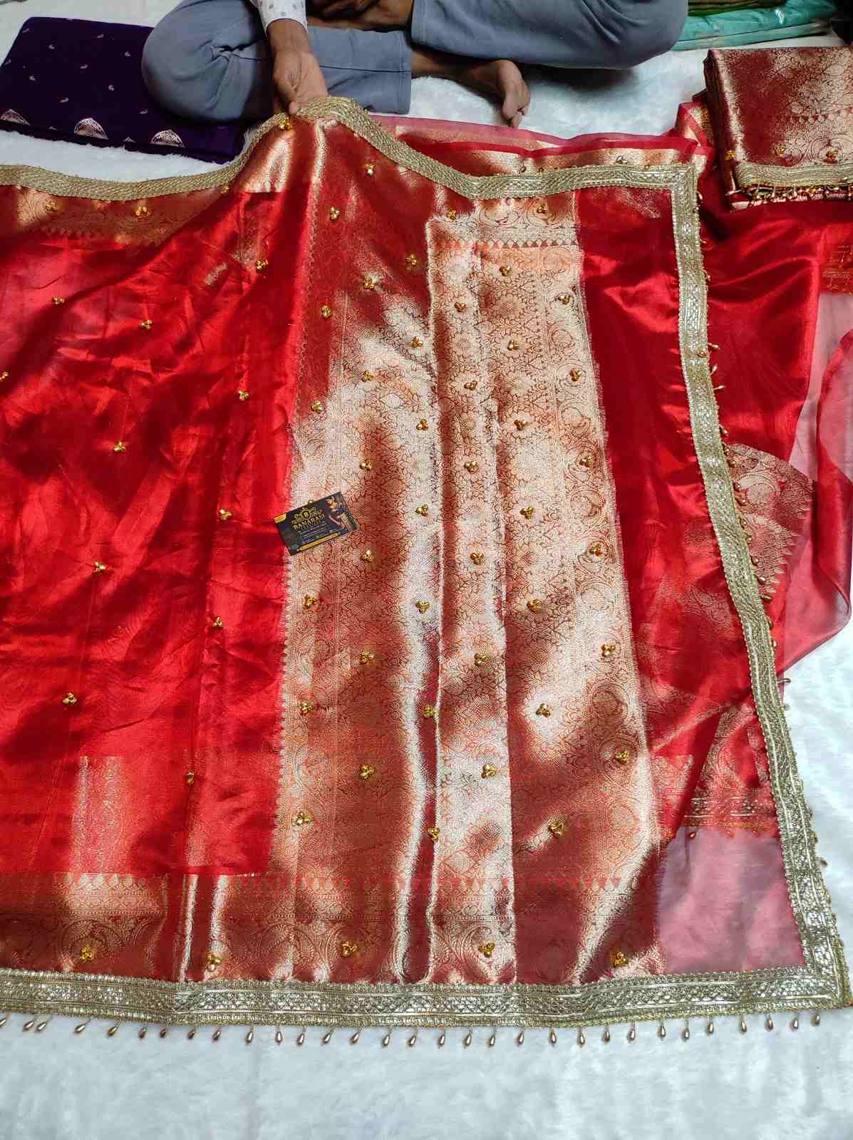Banarasi Viral Tissue Saree with Heavy Zari Pallu & Ghughroo Border